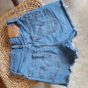 Levi ribcage Jean shorts- Size 23